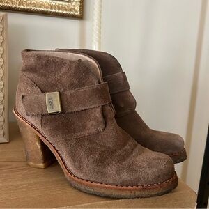 UGG Brienne Suede Ankle Boots Heeled Booties Leather Brown Buckle Size 7.5